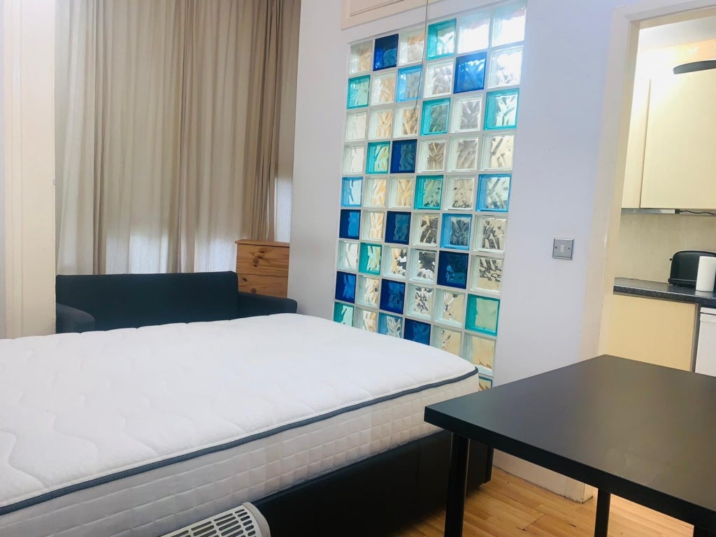 Flat Somerfield Road in London