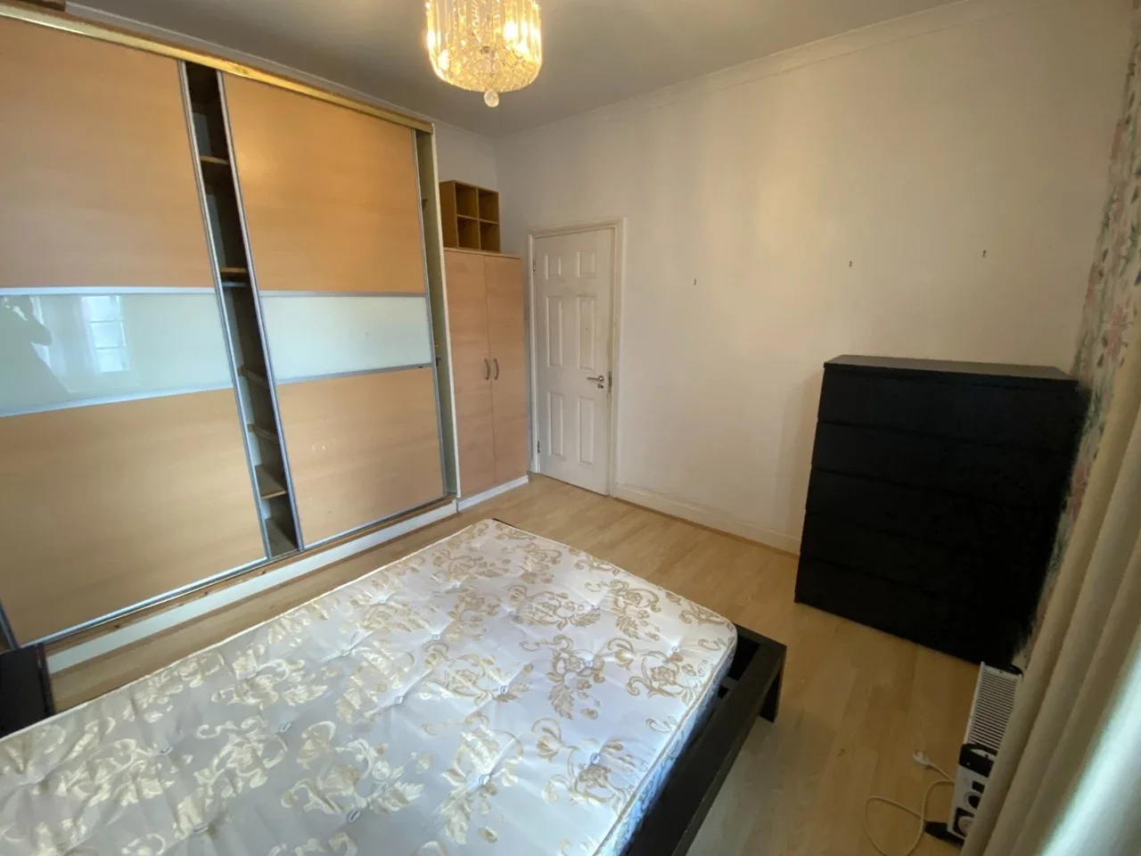 Room Ivy Road in Greater London