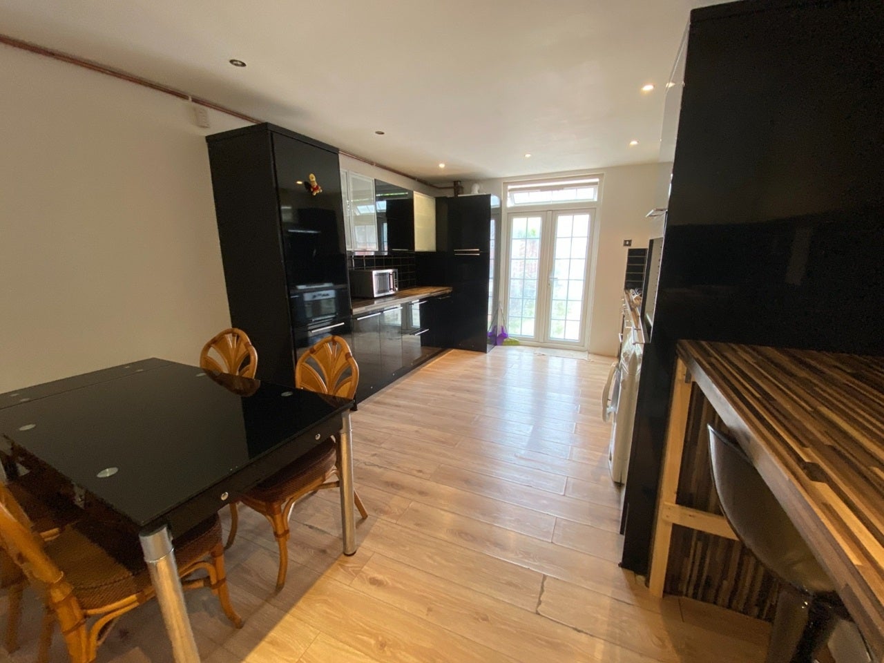 Room Ivy Road in Greater London
