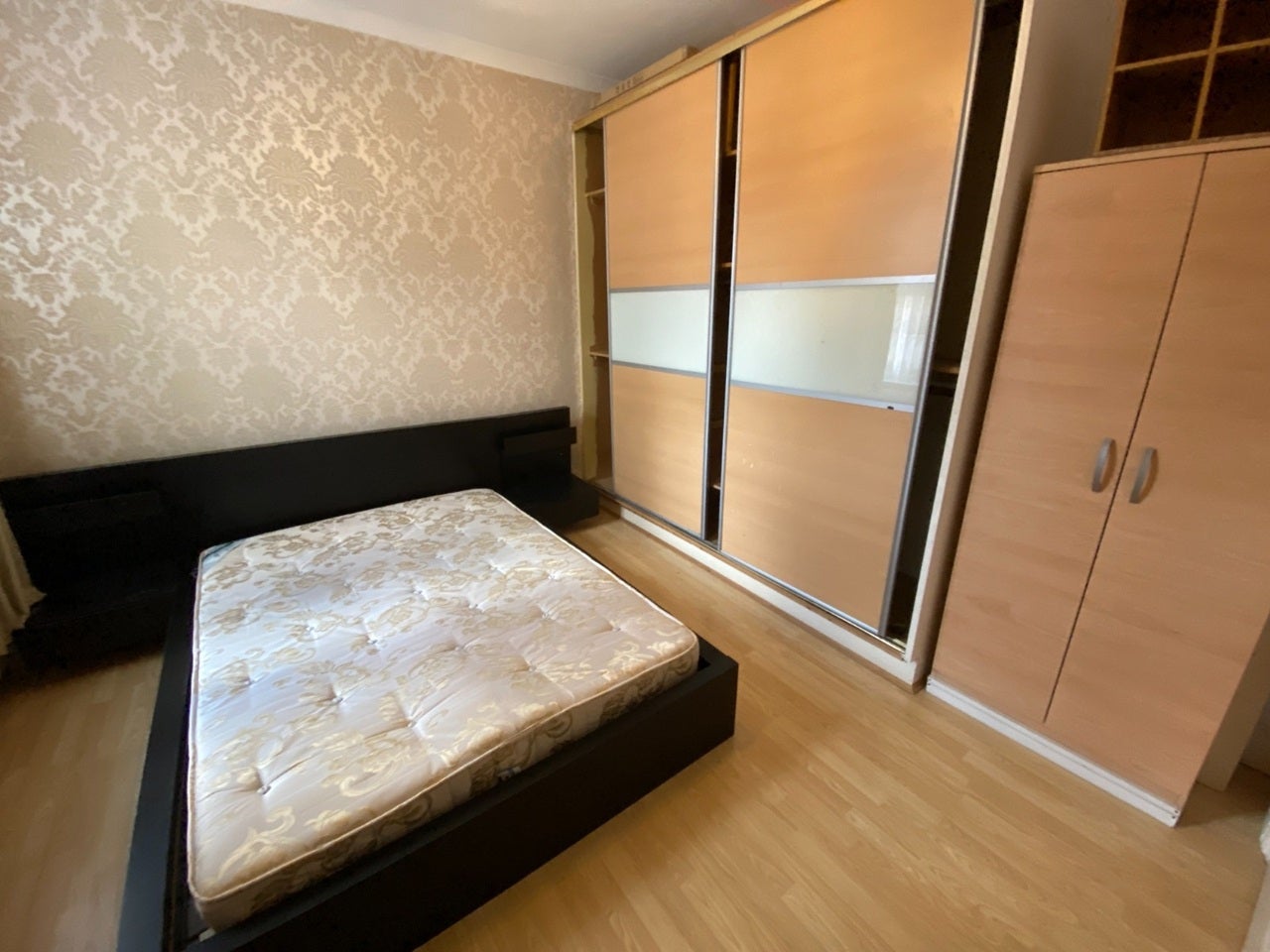 Room Ivy Road in Greater London