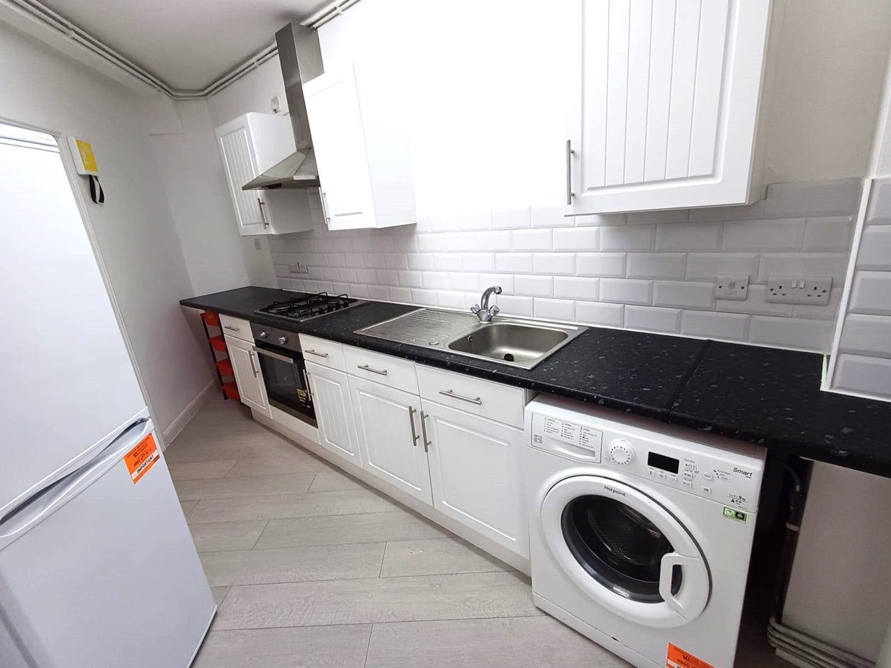 Flat Vicarage Lane in Greater London