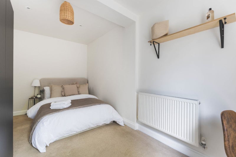 Room Evelina Road in Greater London