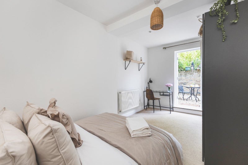 Room Evelina Road in Greater London