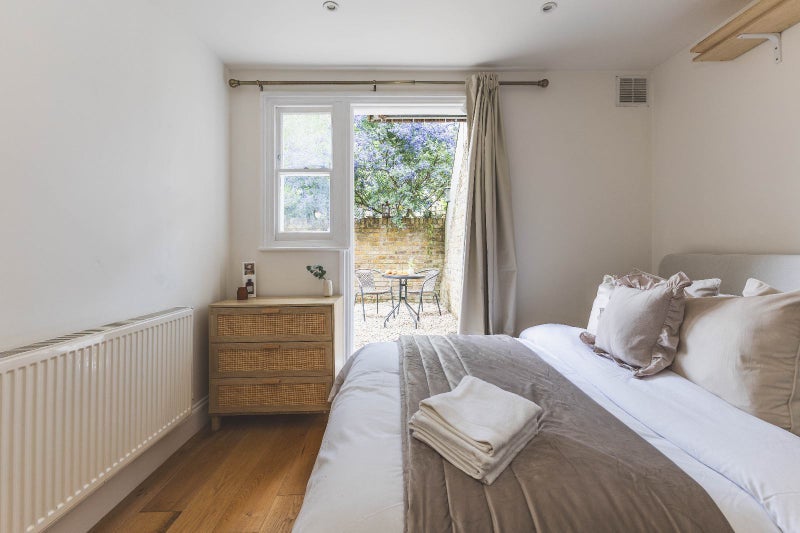 Room Evelina Road in Greater London