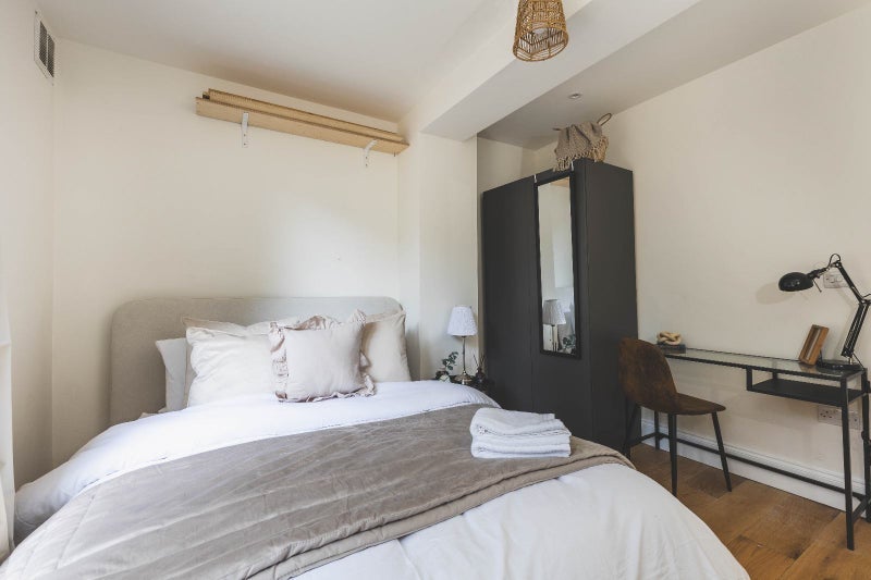 Room Evelina Road in Greater London