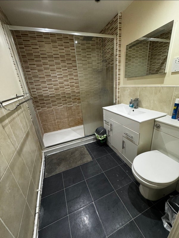 Room Westferry Road in Greater London