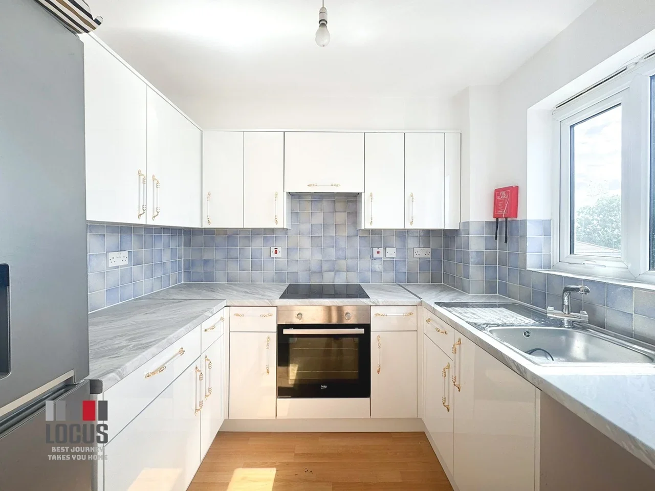 Flat Hennessy Road in Greater London