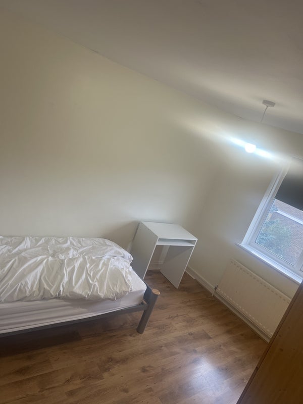 Room Hartfield Grove in Greater London