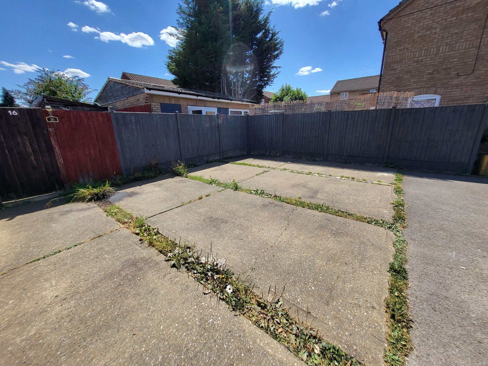 House Abbey Walk in Houghton Regis