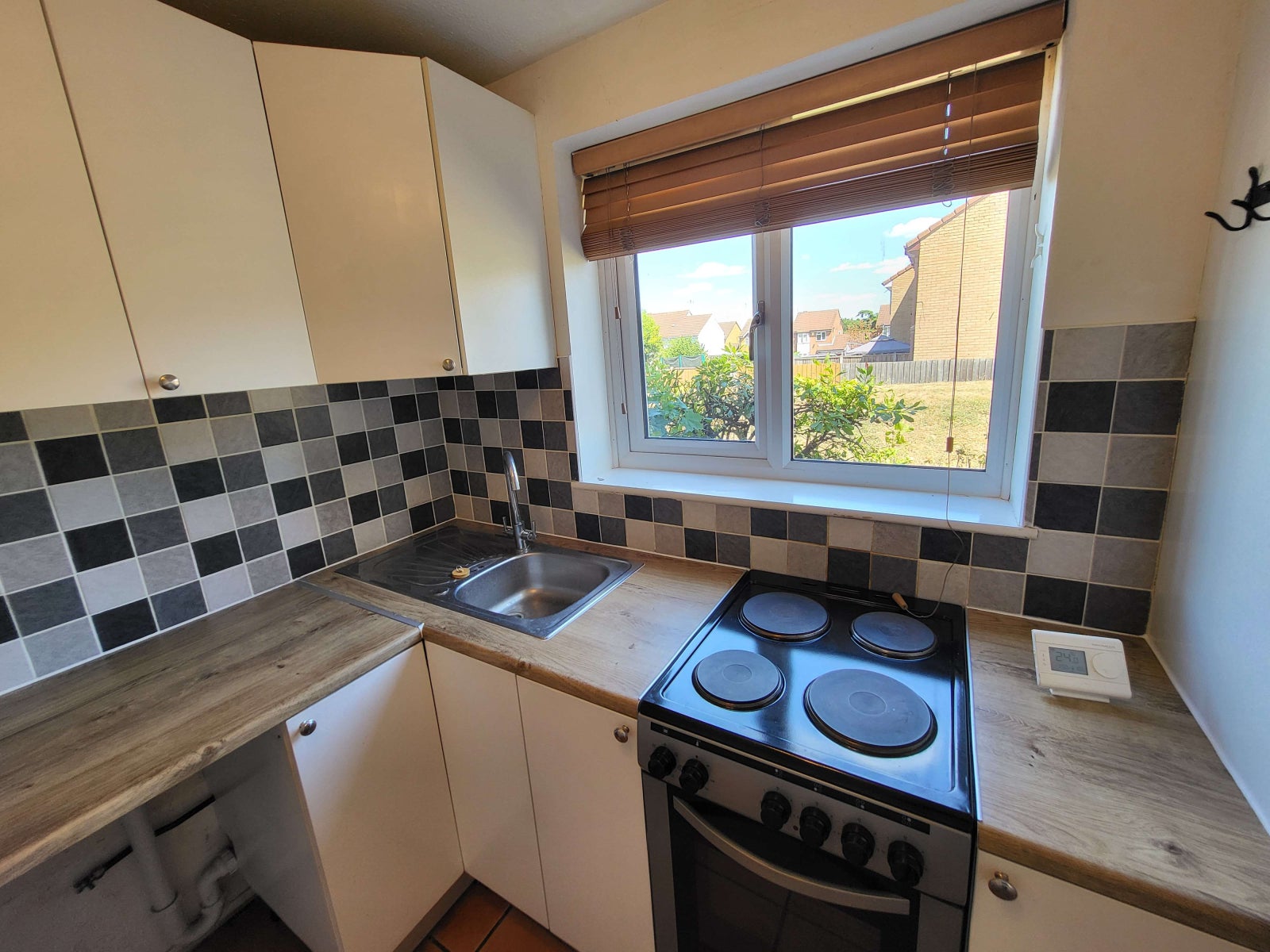 House Abbey Walk in Houghton Regis