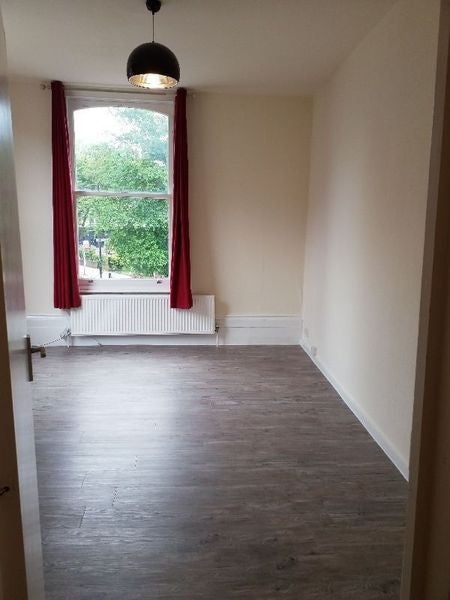 Flat Newington Green Road in Greater London