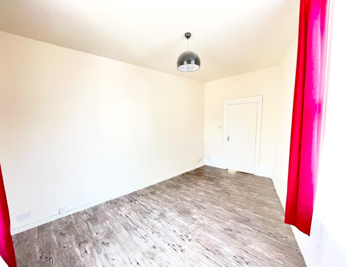 Flat Newington Green Road in Greater London