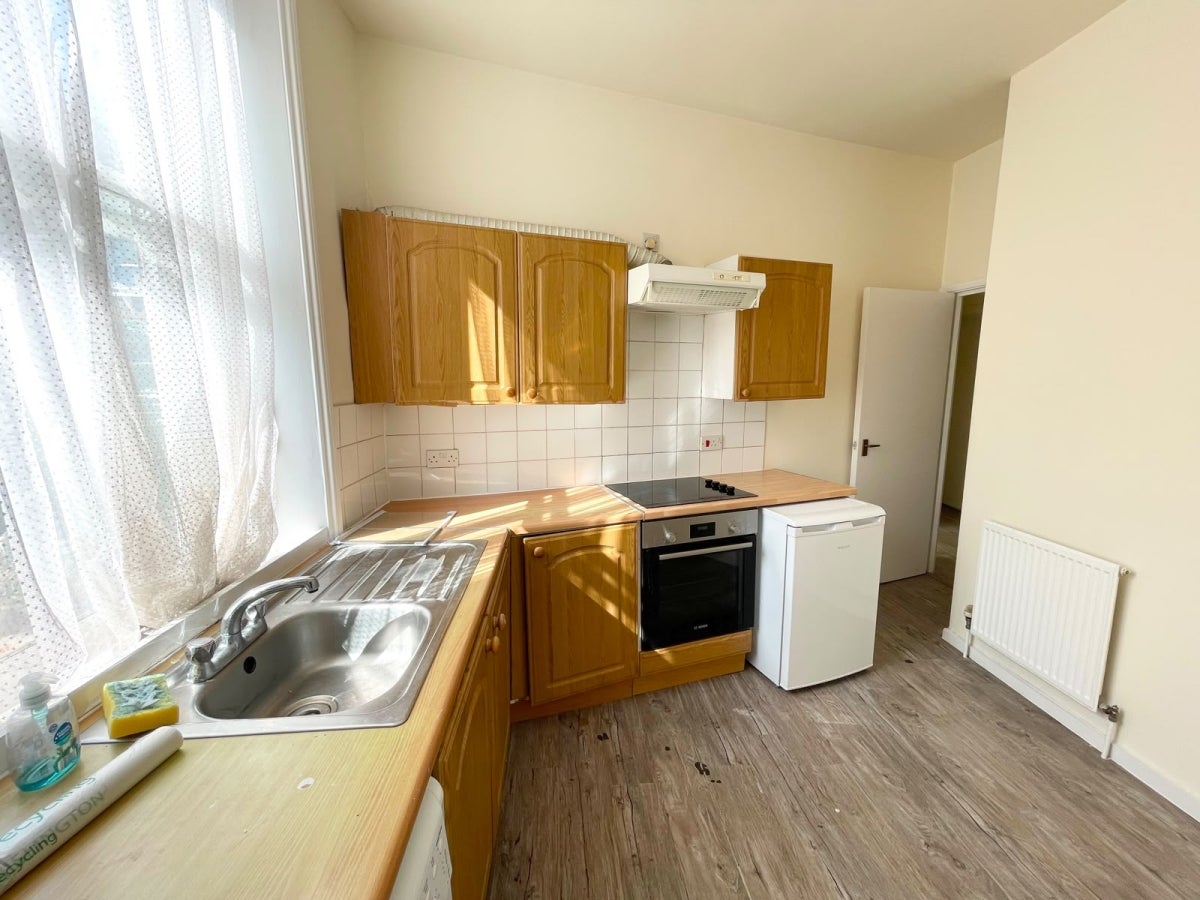 Flat Newington Green Road in Greater London