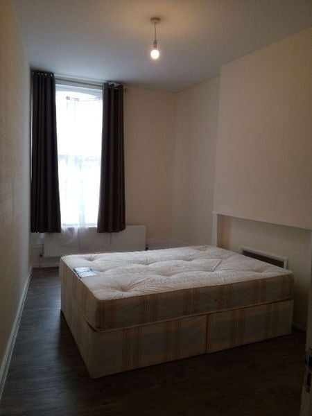 Flat Newington Green Road in Greater London