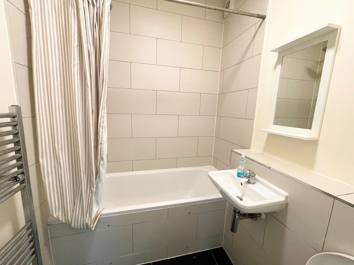 Flat Newington Green Road in Greater London
