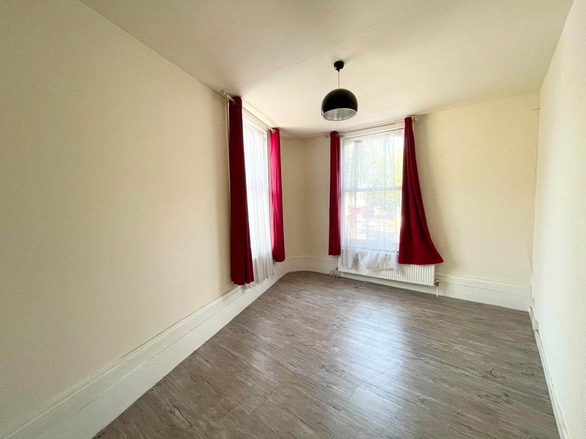 Flat Newington Green Road in Greater London