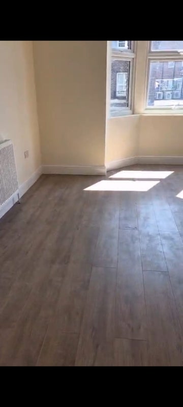 Room Plashet Grove in Greater London