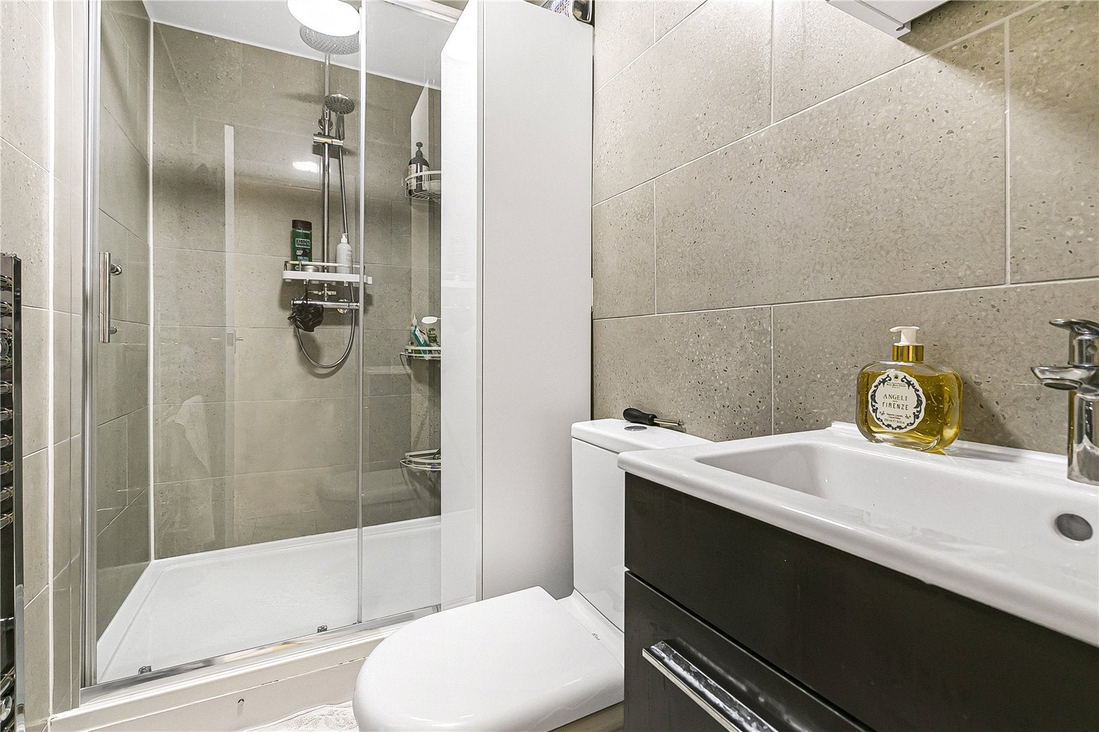 Flat Fentiman Road in Greater London
