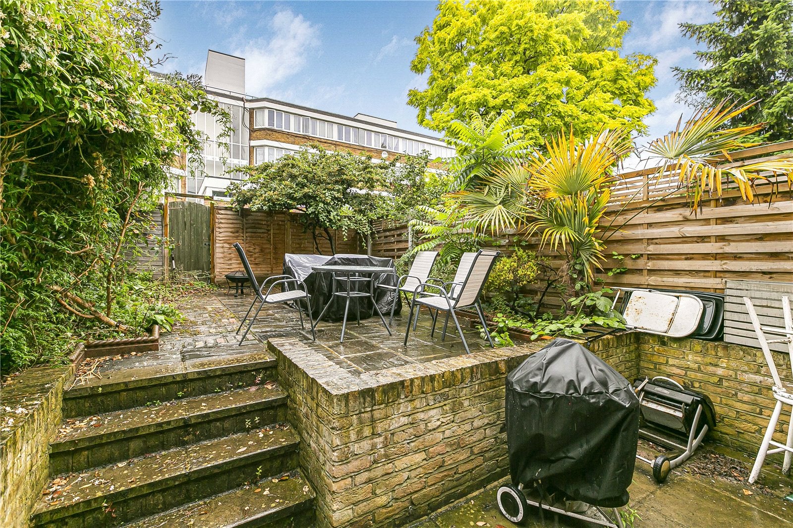 Flat Fentiman Road in Greater London