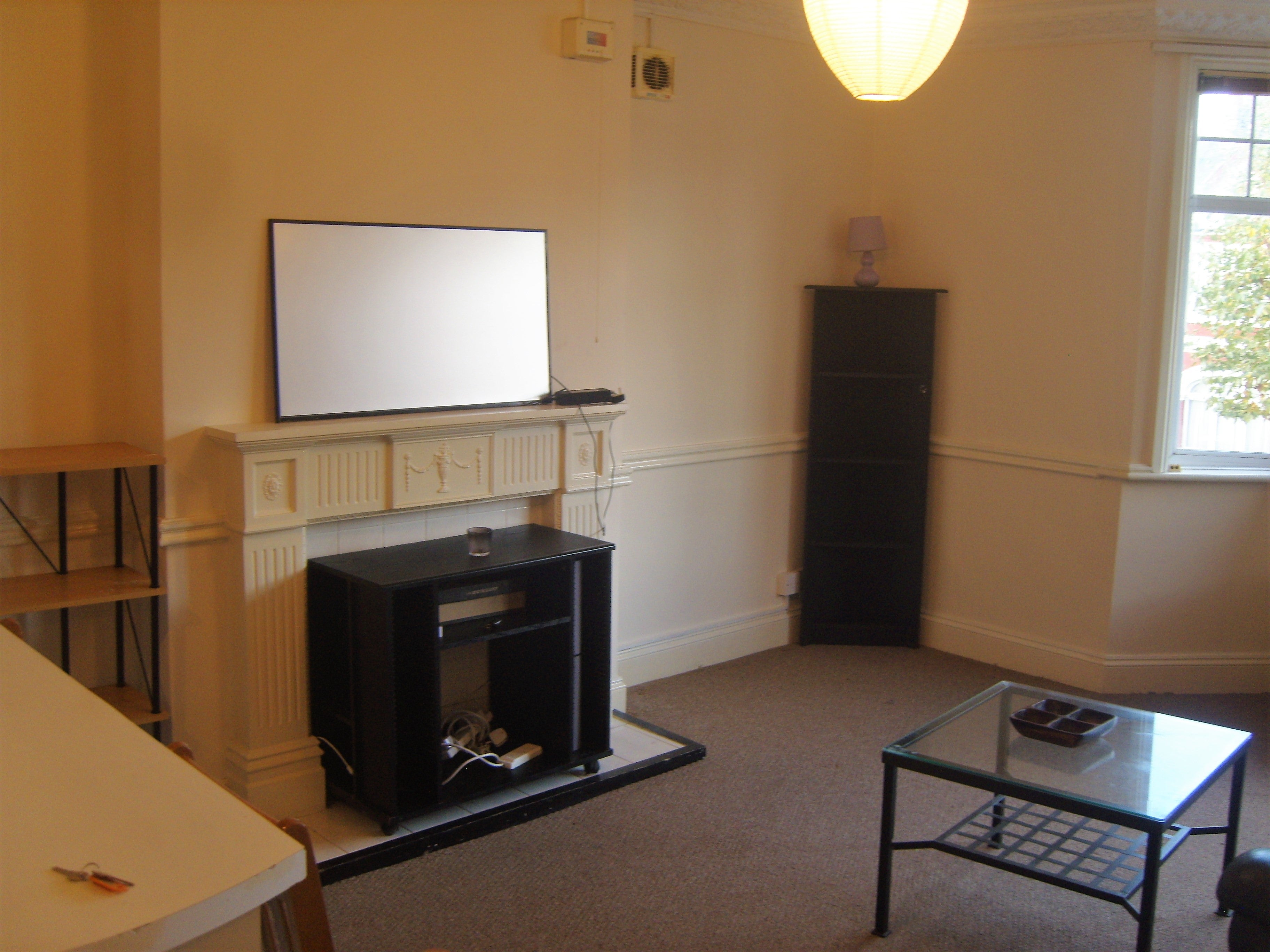 Flat Melrose Avenue in Greater London