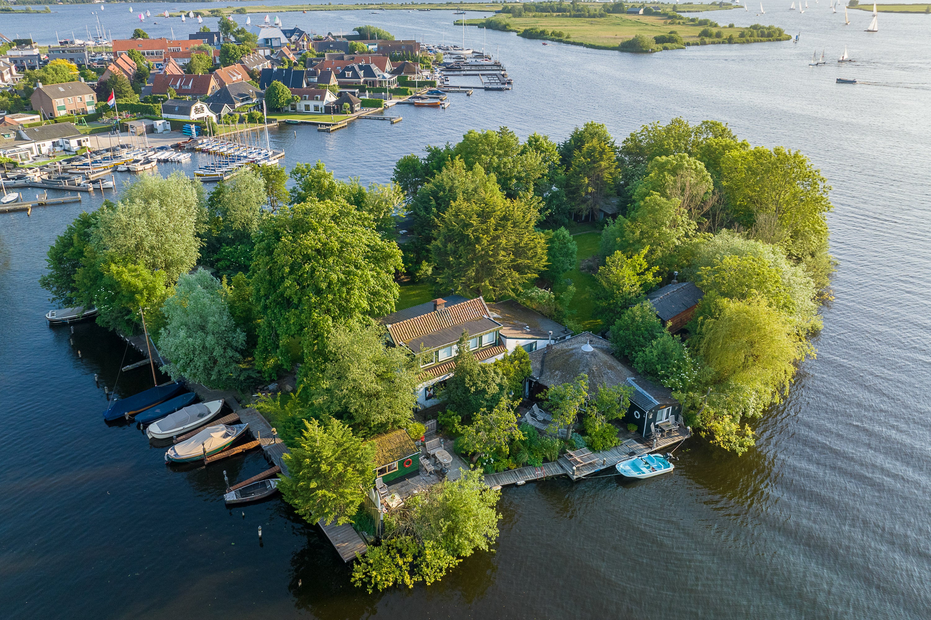 Huis Vogelskamp 1 in Warmond