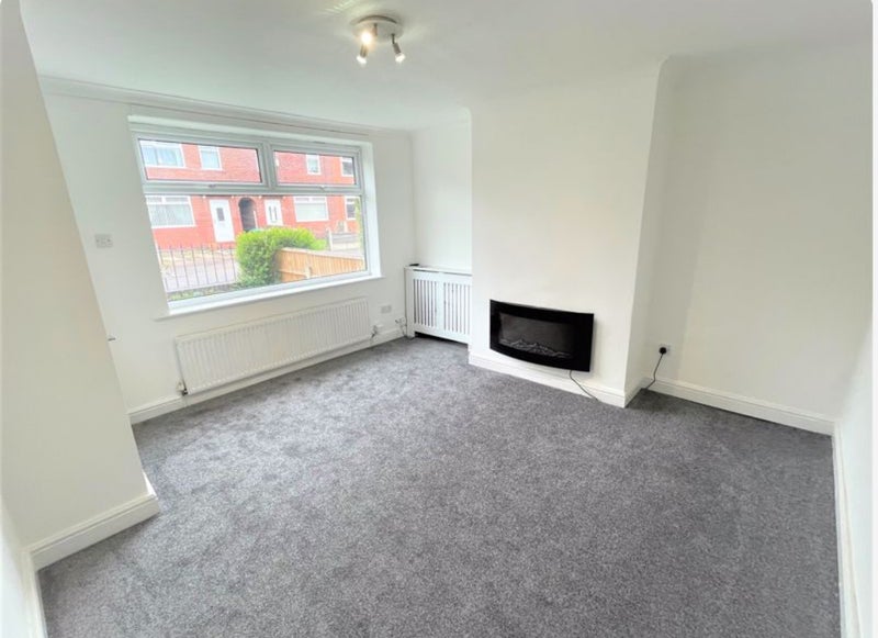 Room Dalton Drive in Salford