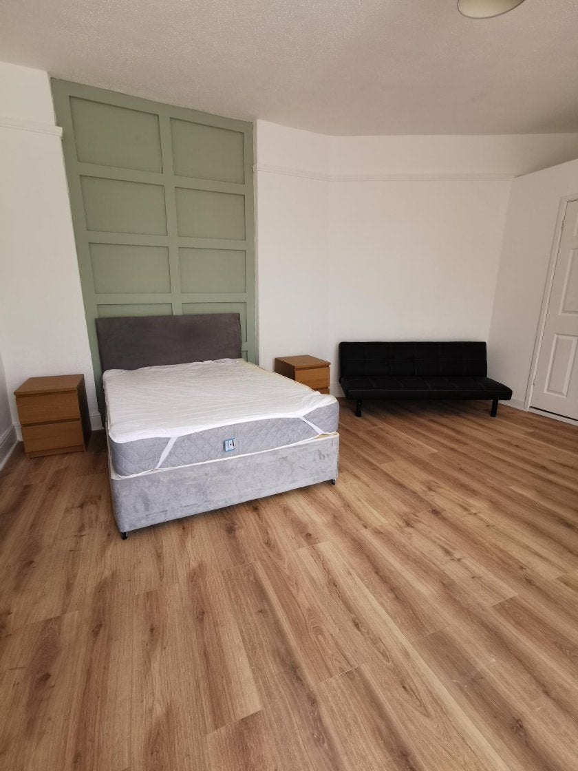 Room Mirador Crescent in Swansea