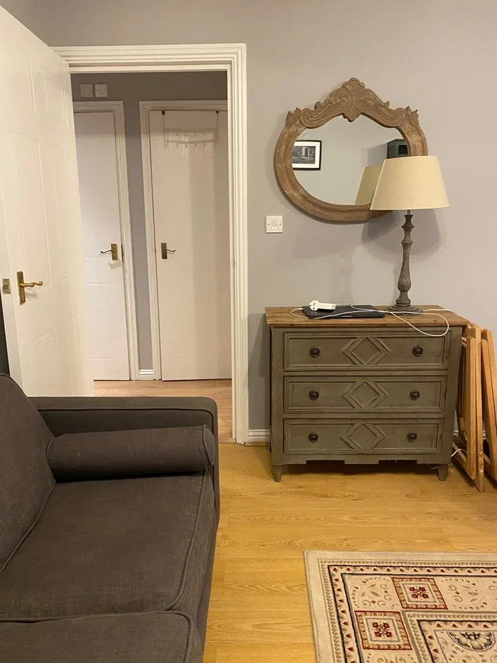 Flat Rookery Way in Greater London