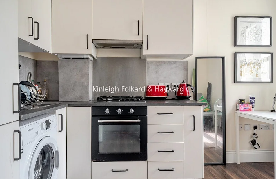 Flat Tankerville Road in Greater London