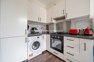 Flat Tankerville Road in Greater London