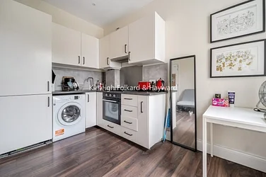 Flat Tankerville Road in Greater London