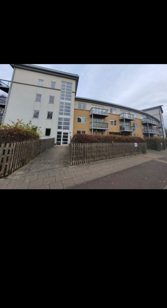Flat Ryemead Way in High Wycombe Community Board