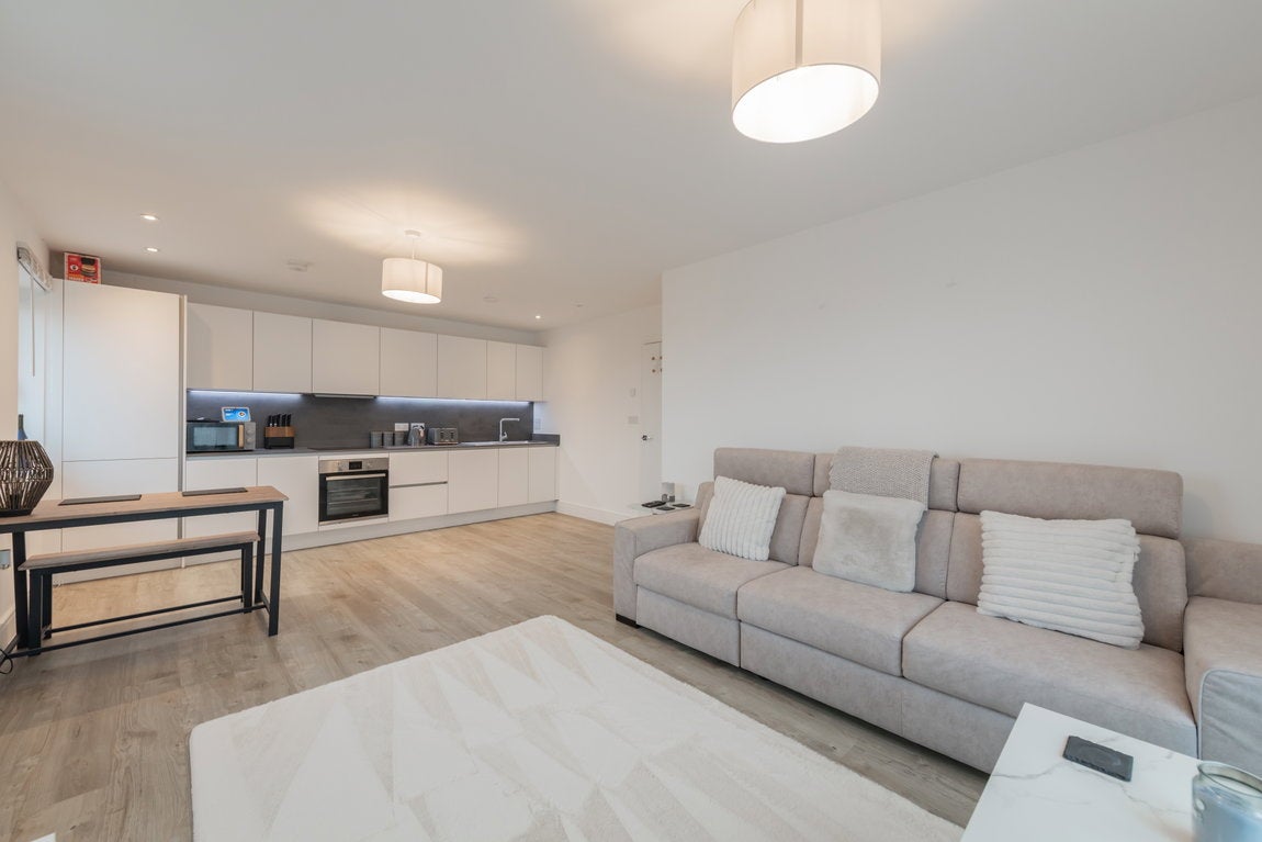Flat Meridian Way in Southampton