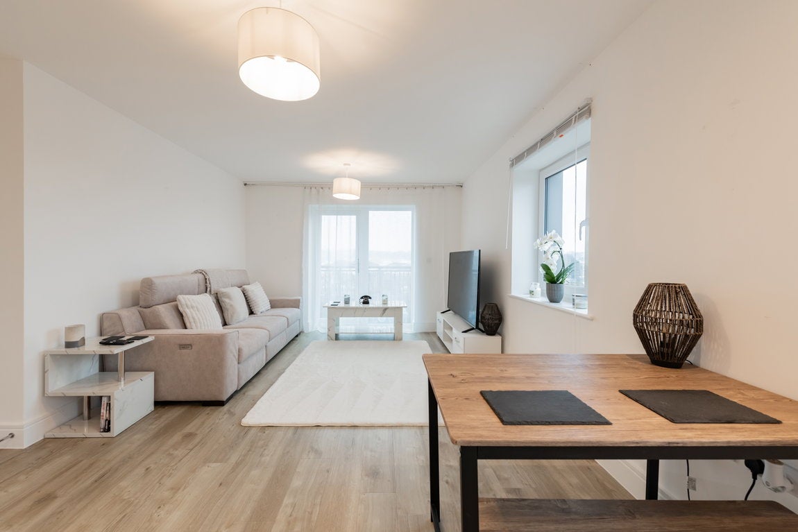 Flat Meridian Way in Southampton