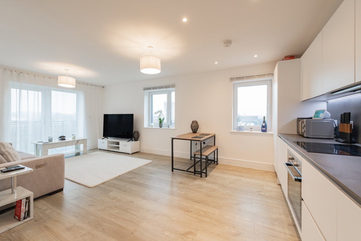 Flat Meridian Way in Southampton