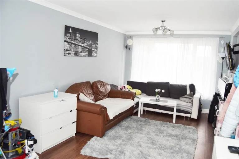 Flat Little Elms in Greater London