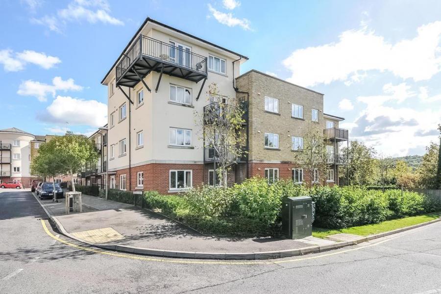 Flat Ercolani Avenue in High Wycombe Community Board