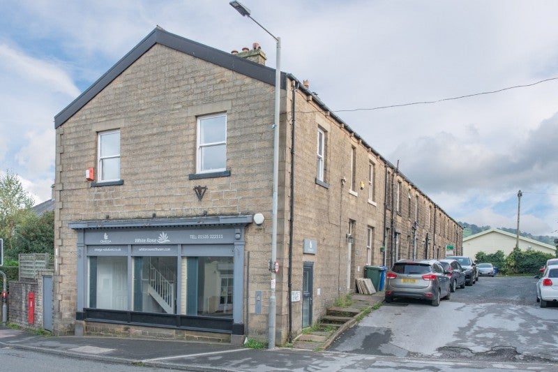 Flat Keighley Road in Crosshills