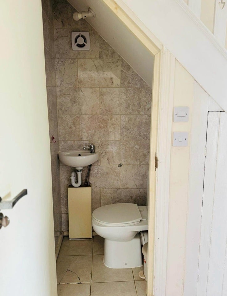 Room Bouverie Road in Greater London