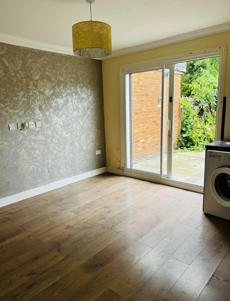 Room Bouverie Road in Greater London