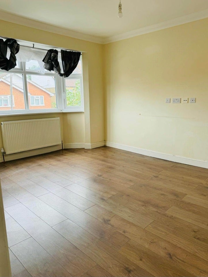 Room Bouverie Road in Greater London