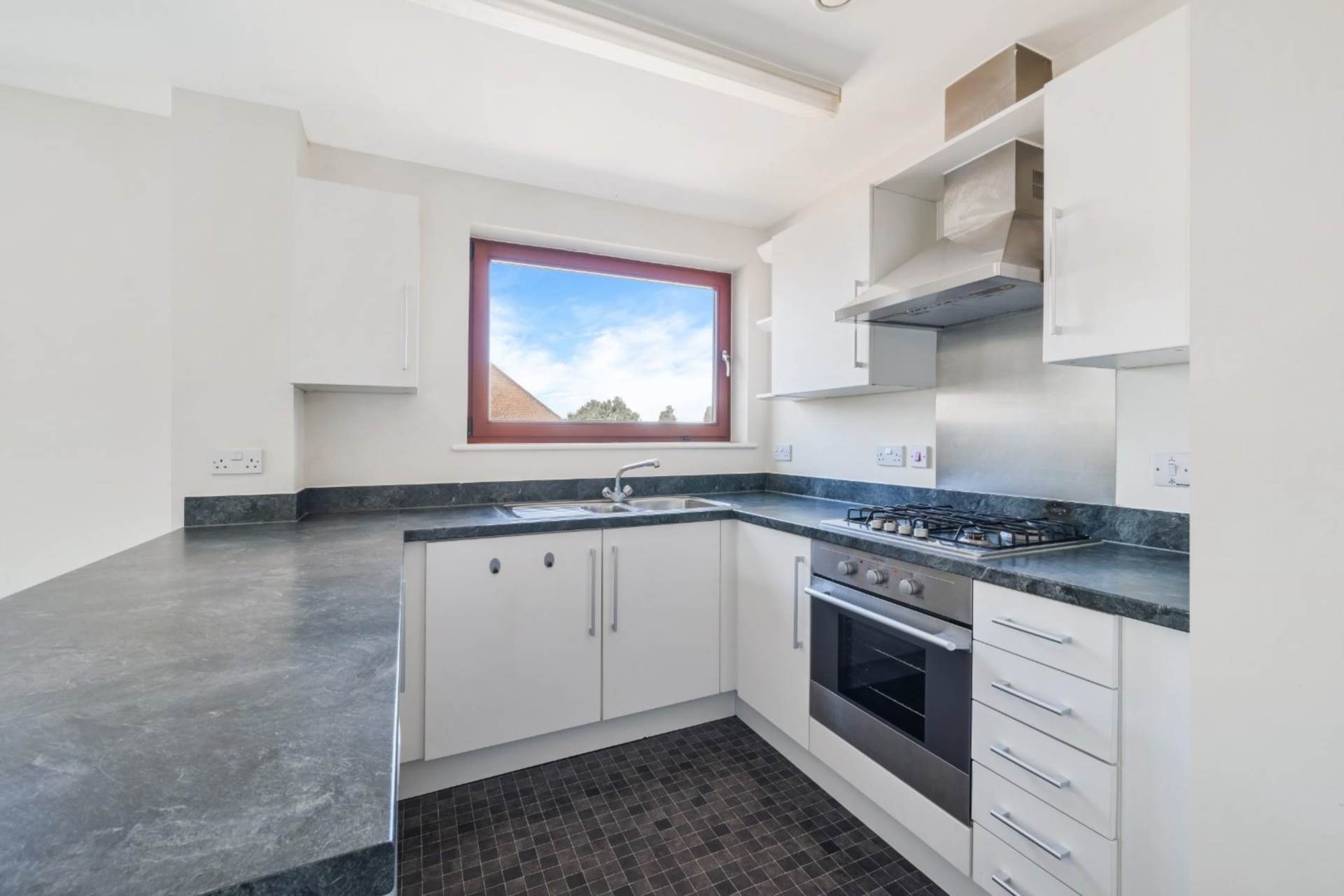 Flat Pelman Way in Epsom and Ewell