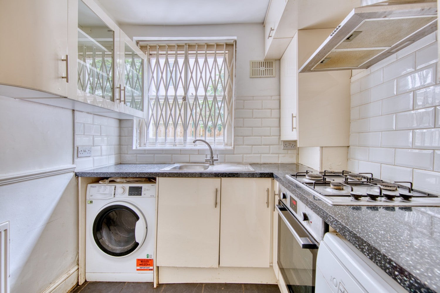 Room Grosvenor Road in Greater London