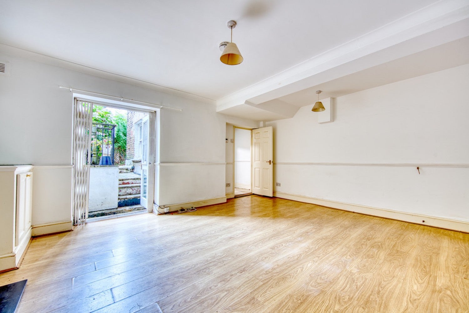 Room Grosvenor Road in Greater London