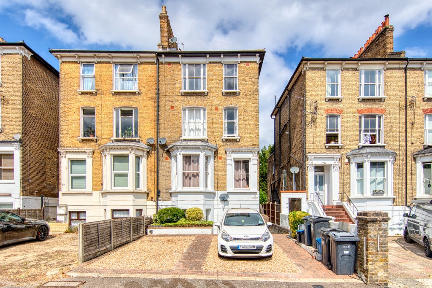 Room Grosvenor Road in Greater London