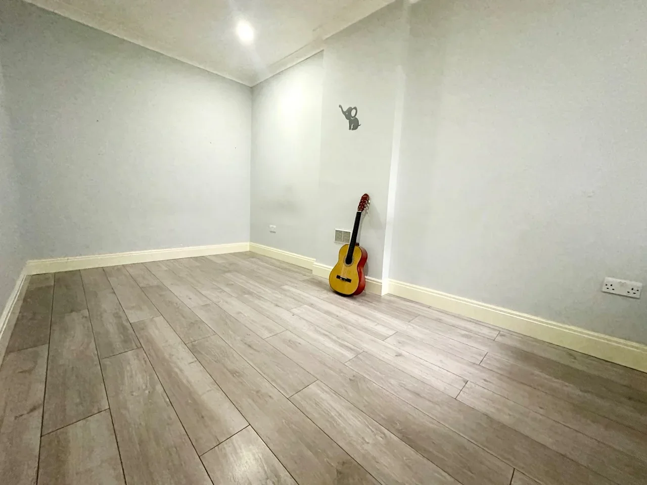 Flat Downham Way in Greater London