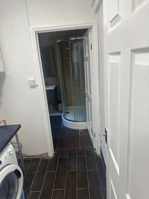 Room Westbourne Road in Luton