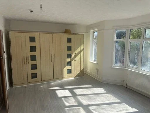 Room Westbourne Road in Luton