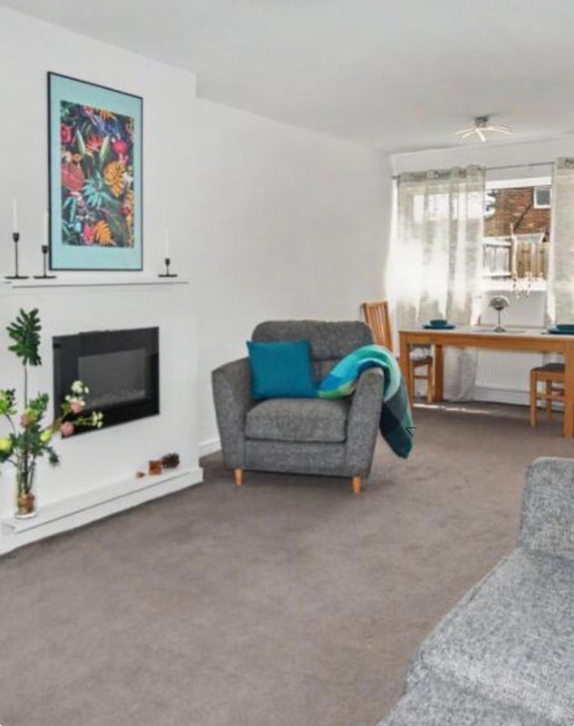 Room Kent Crescent in Leeds