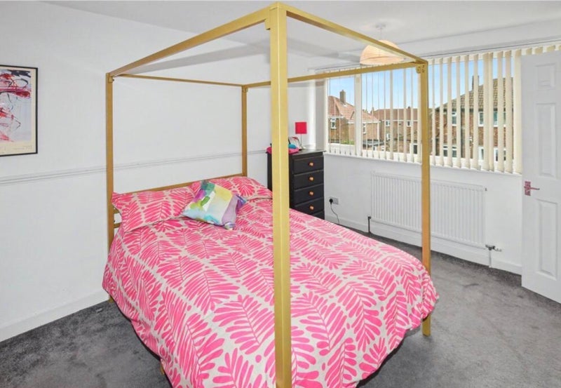 Room Kent Crescent in Leeds